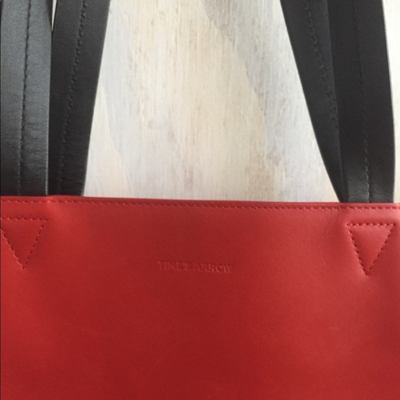 Time’s Arrow Color Block Tote - Picture 2 of 8